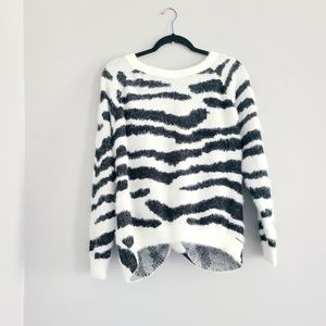 Storia White & Black Sweater L